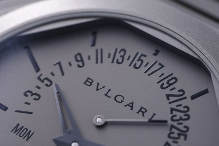 感受世界紀錄的纖薄 GPHG 2021 金指針大獎得主 BVLGARI Octo Finissimo Perpetual Calendar