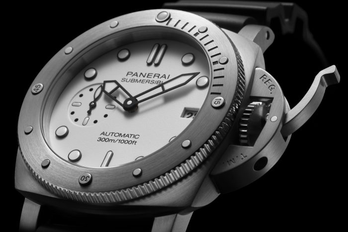 Panerai首枚白面Submersible！