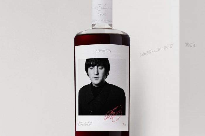 【Distillers One of One】傳奇蒸餾所 Ladyburn John Lennon 親筆簽名 54 年威士忌慈善拍賣