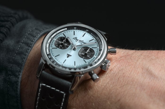 【Breitling x Triumph】兩品牌同愛速度首次合作﹒計時腕錶、電單車全以冰藍色登場