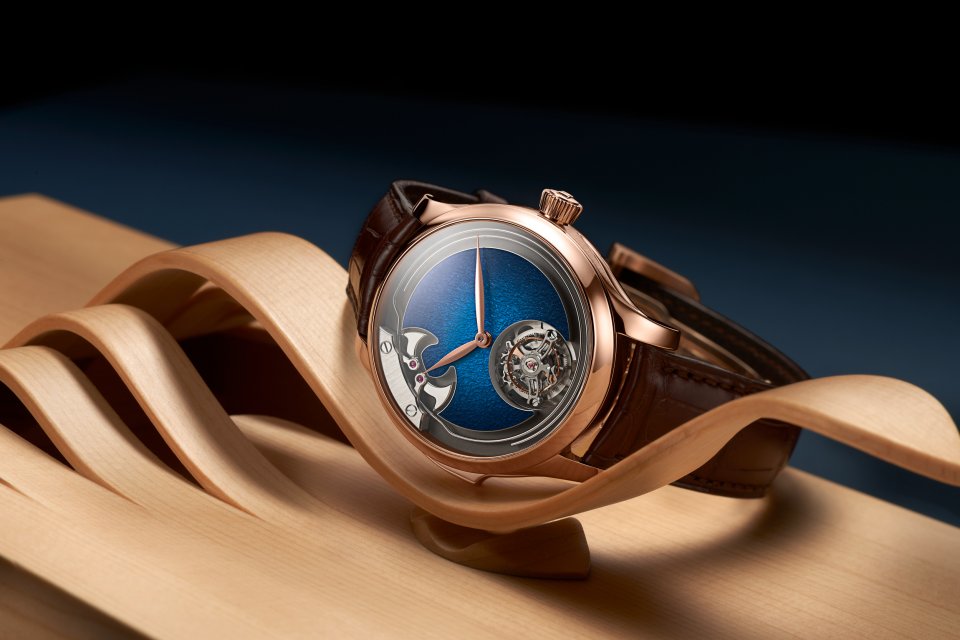 H. Moser & Cie.丨Endeavour Concept Minute Repeater Tourbillon Aqua Blue三問陀飛輪腕錶丨改用藍色大明火琺瑯錶盤丨尺寸縮至40毫米