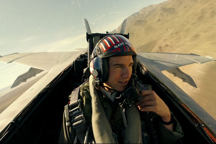 【《TOP GUN：Maverick》】Tom Cruise 戴回36年前《TOP GUN》全黑腕錶Porsche Design Chronograph