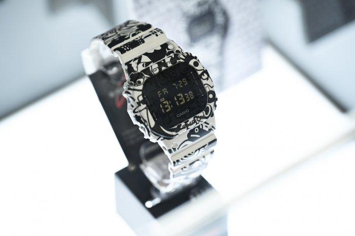 【G-SHOCK】全新特別版DW-5600GU-7腕錶﹒Master of G 18 大吉祥物﹒集於一身﹒黑白隻色夠時尚