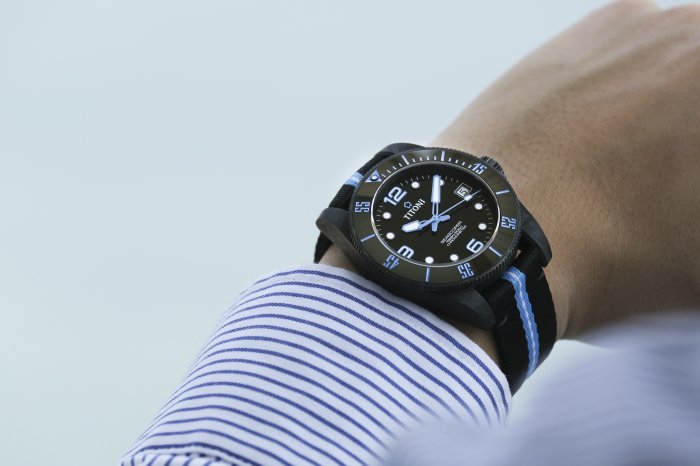 Titoni Seascoper 600 CarbonTech丨全黑碳纖維潛水錶丨又輕盈又時尚
