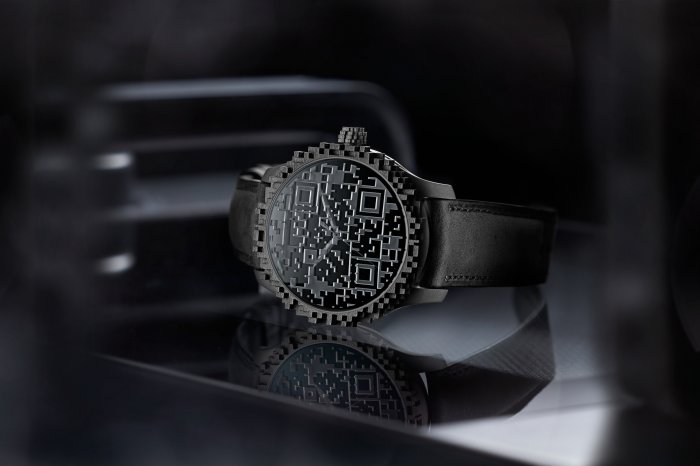 H.Moser & Cie.繼續向Web 3.0進發丨Endeavour Centre Seconds Genesis丨錶盤上有大大個QR Code