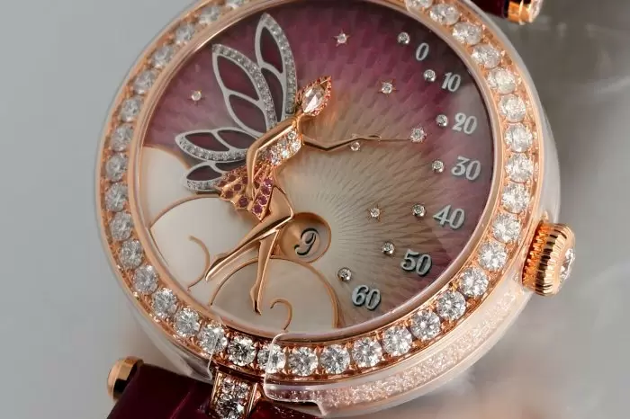 【Watches & Wonders 2023 新錶速報｜Van Cleef & Arpelsa梵克雅寶Lady Féerie Or Rose腕錶 ｜寶石仙子tell me what time it is】