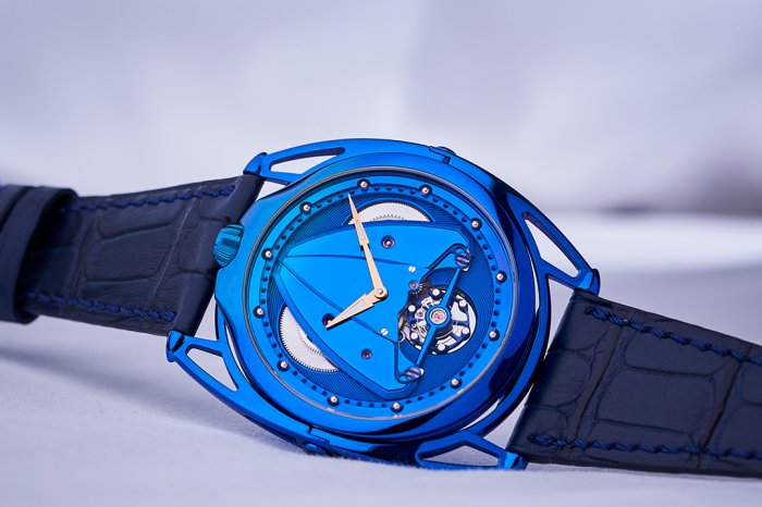 【De Bethune DB28系列新作｜藍色鈦金屬散發炫幻色澤｜一艘滿載科幻感的藍色飛船｜GENEVA WATCH DAYS 2023新錶速報】