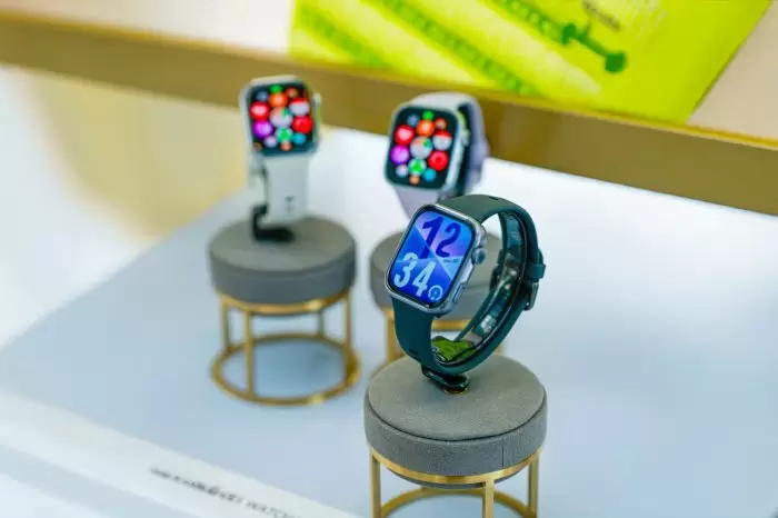 HUAWEI WATCH FIT 4｜極薄方形智能手錶﹒2000 nits超光屏幕﹒水上活動好幫手｜明TECH