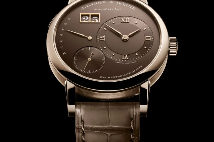 A. Lange & Söhne丨Lange 1 Daymatic Honeygold丨流金歲月裏的溫潤倒影