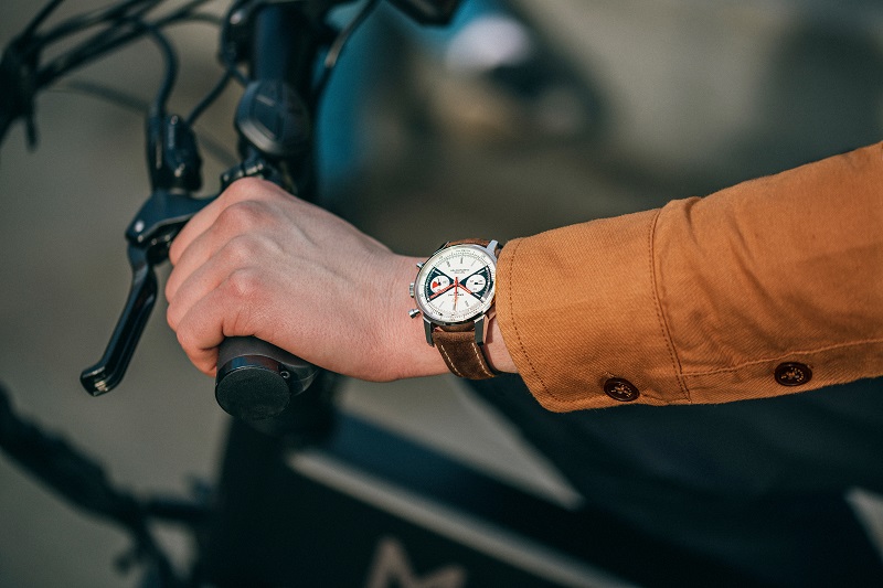 百年靈Top Time限量腕錶源自1960年代生產的Top Time系列，並融入現代細節與配色。