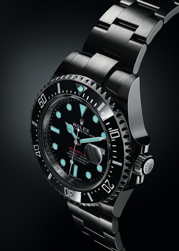 型號126600／43毫米不鏽鋼錶殼，黑色Cerachrom陶瓷錶圈／Cal. 3235自動上鍊機芯，儲能70小時／防水1,220米／參考價NT$376,000
