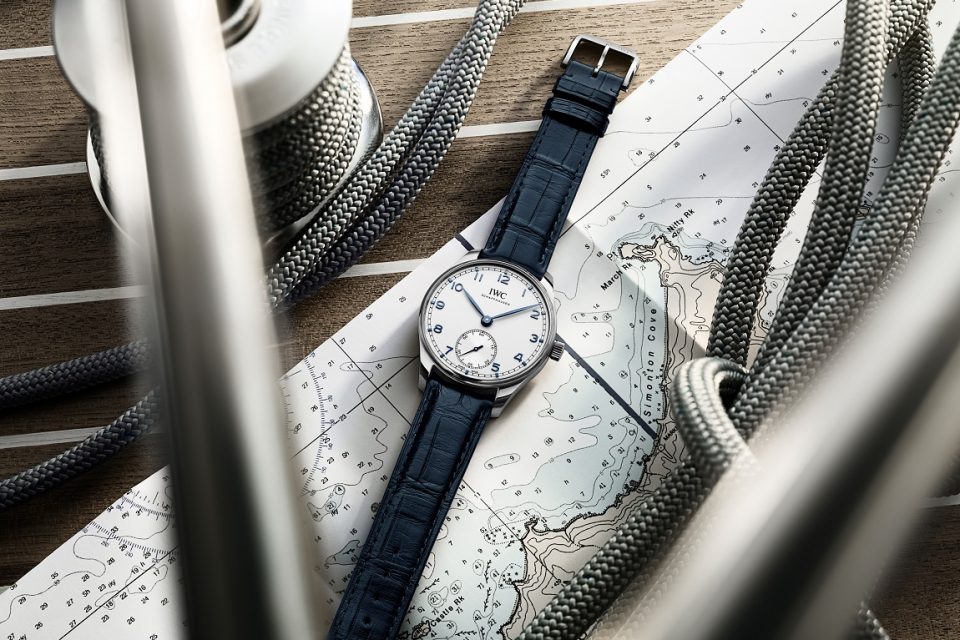 2020年新款IWC葡萄牙自動腕錶重現1939年時位於六點鐘位置的小秒盤。