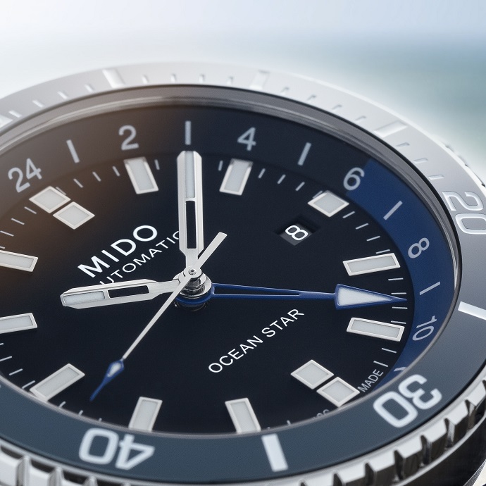 Ocean Star兩百米防水級距的錶款首度加入陶瓷錶圈與兩地時間功能。