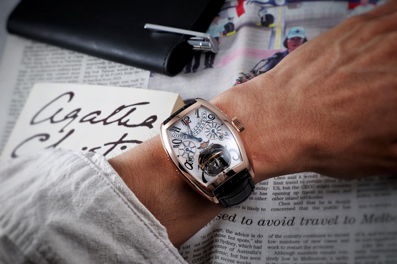 Evolution 3-1在2005年推出時是史上第一款三軸萬年曆陀飛輪腕錶。