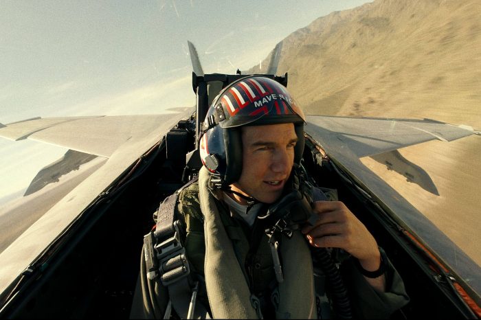 【《TOP GUN：Maverick》】Tom Cruise 戴回36年前《TOP GUN》全黑腕錶Porsche Design Chronograph