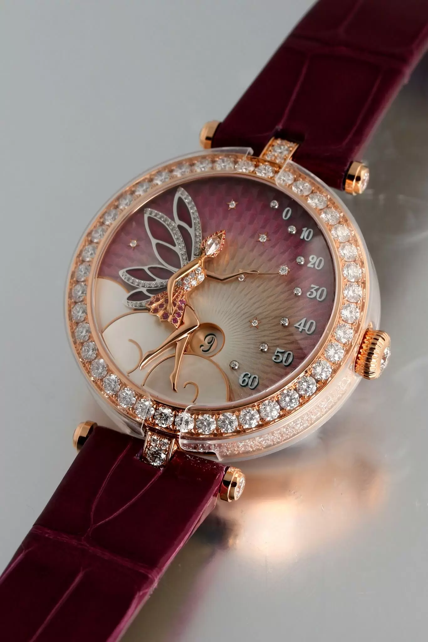 【Watches & Wonders 2023 新錶速報｜Van Cleef & Arpelsa梵克雅寶Lady Féerie Or Rose腕錶 ｜寶石仙子tell me what time it is】