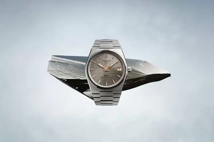 TISSOT天梭表PRX材質再進化  鈦金屬與大馬士革鋼同樣吸引